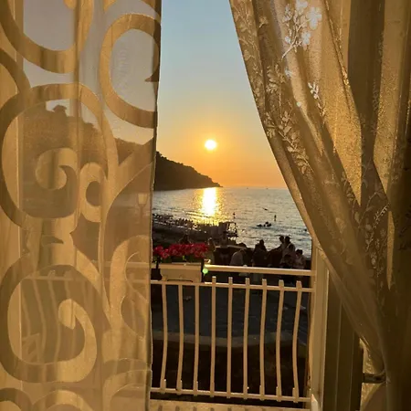 Perla Da Mare Front * Sorrento